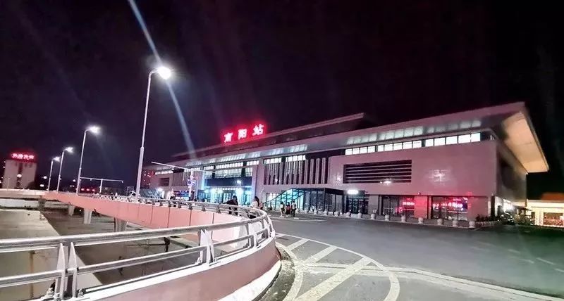南阳火车站的夜晚美爆了!