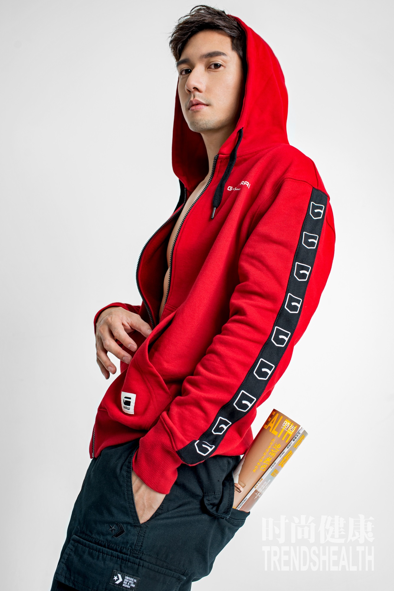 关智斌全新写真大片曝光 自由率性时尚运动风