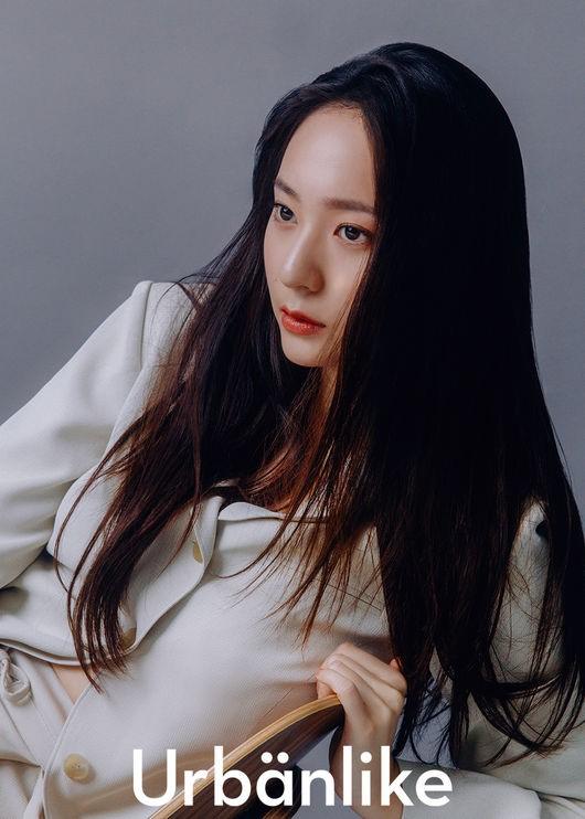 韩国女艺人郑秀晶最新杂志写真曝光