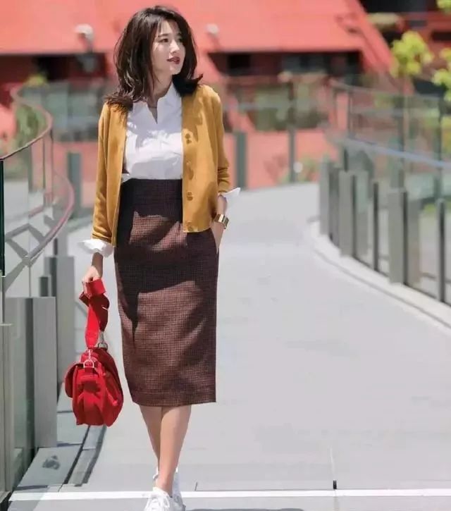 初秋最流行的日系穿搭,演绎40岁女人的精致与温婉!
