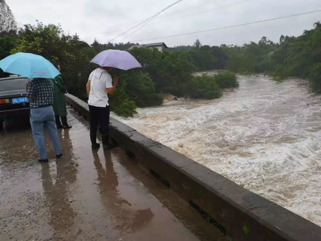 暴雨下的井研一切可好