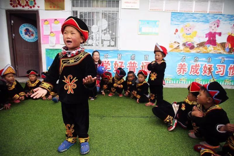 大凉山彝族娃娃:被普通话改变的生活
