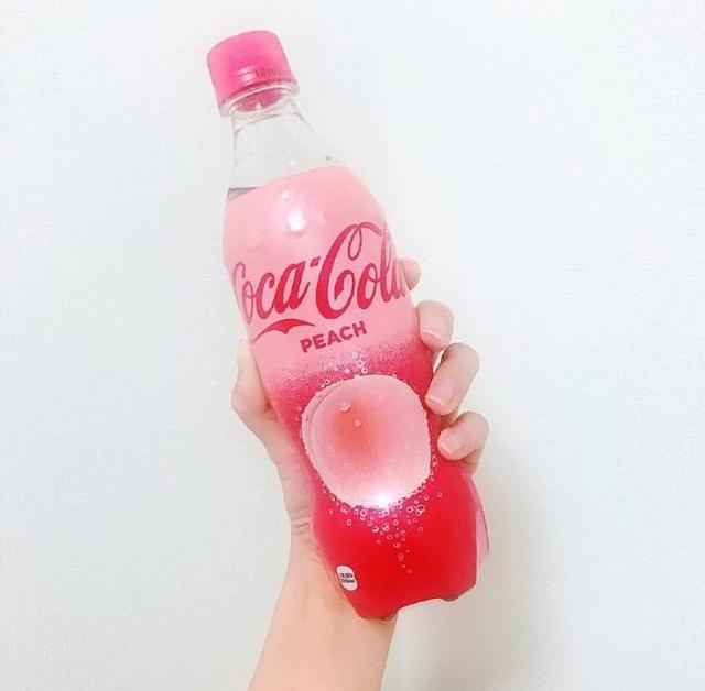 粉粉嫩嫩的蜜桃味的可乐,太有夏天的感觉了,就是味道一般