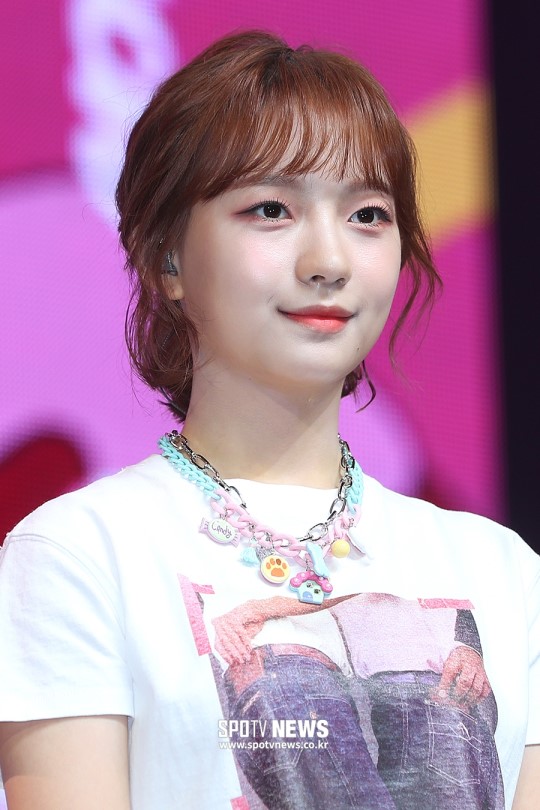 woollim新女团rocketpunch举行出道发布会