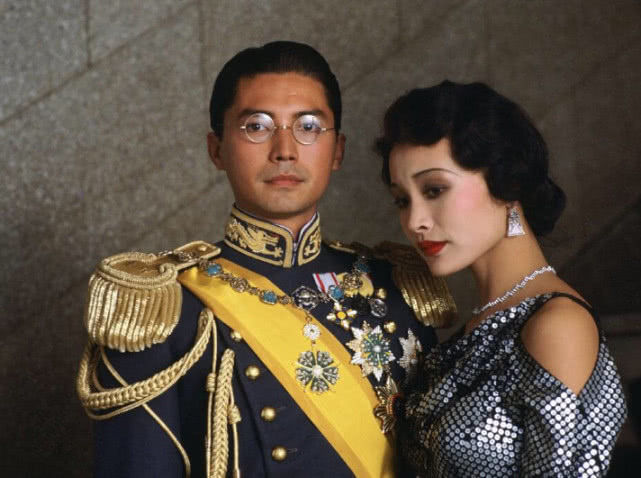 "亚洲第一美男"尊龙,一生堪称传奇,爱上陈冲被拒,至今未娶!_香港