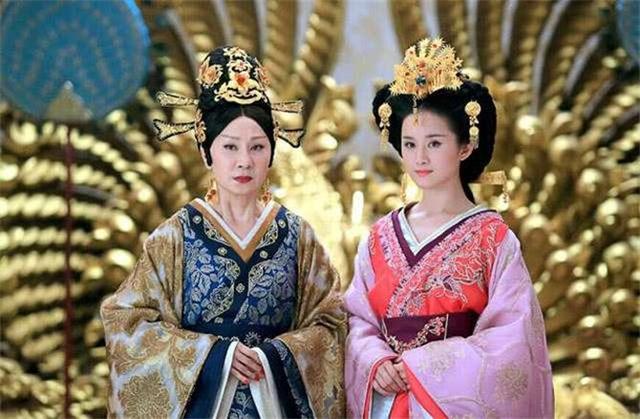 陈阿娇的母亲是刘彻夺得帝位的功臣,而陈阿娇貌美如花,又与刘彻青梅