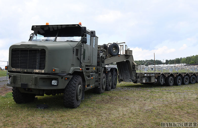 m1070a1的主要任务就是拖运m1"艾布拉姆斯"系列主战坦克,配备700马力