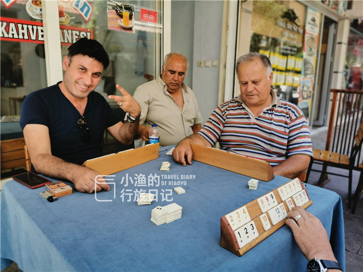 其实除了玩"麻将"之外,土耳其人还有一个习惯和国人很像,那就是他们