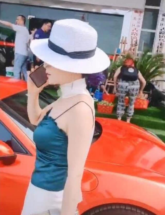 跑题的保时捷帽姐网络情景剧