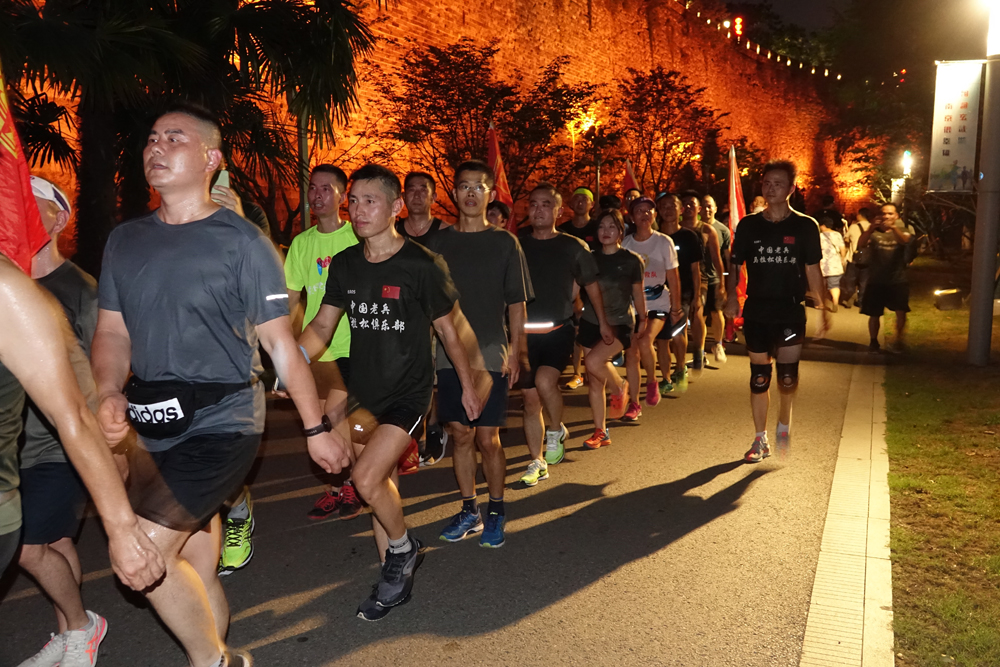 八一精神dacom携手南京莱斯跑团举办热血奔跑铸军魂主题跑活动