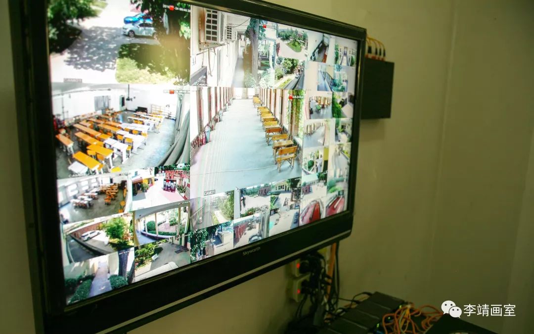 "画室采取全封闭化管理,校园内安装80余摄像头,360°无死角实时监控