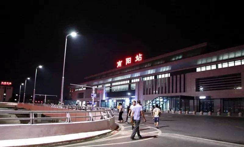 南阳东站夜景图片图片