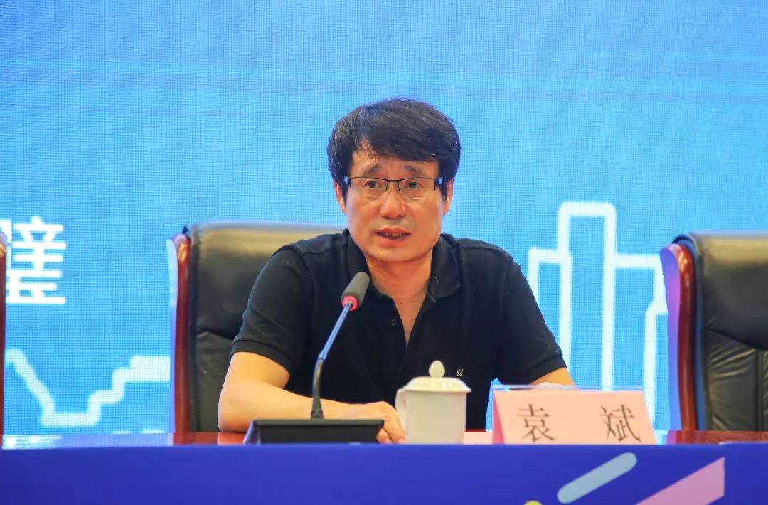 省羽毛球协会秘书长袁斌安徽省羽毛球协会秘书长袁斌对本届总决赛的