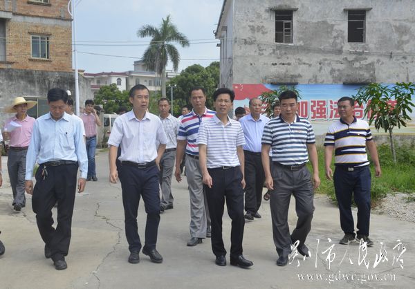 全可文调研黄坡镇唐基村人居环境整治工作吴川市人民政府网讯8月6日