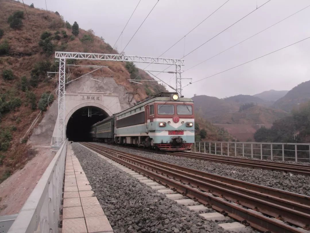 贵(阳)-昆(明)铁路六盘水至沾益段第二线工程w4标段(三联隧道,12136米