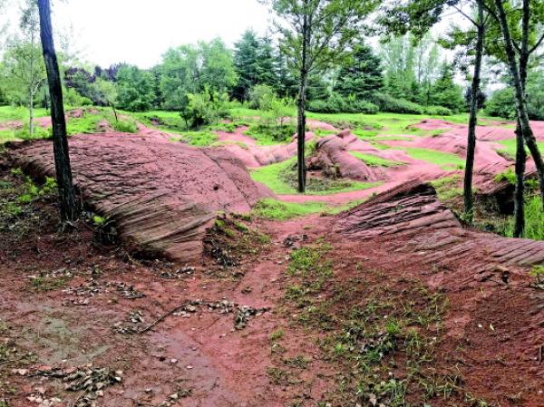 丹霞地貌遭破坏真的管不了吗