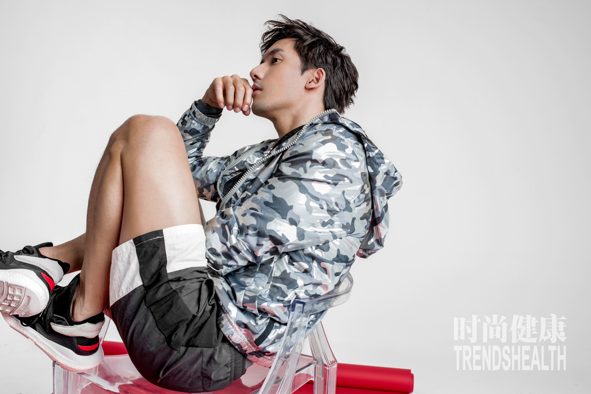 关智斌全新写真大片曝光 自由率性时尚运动风 _kenny