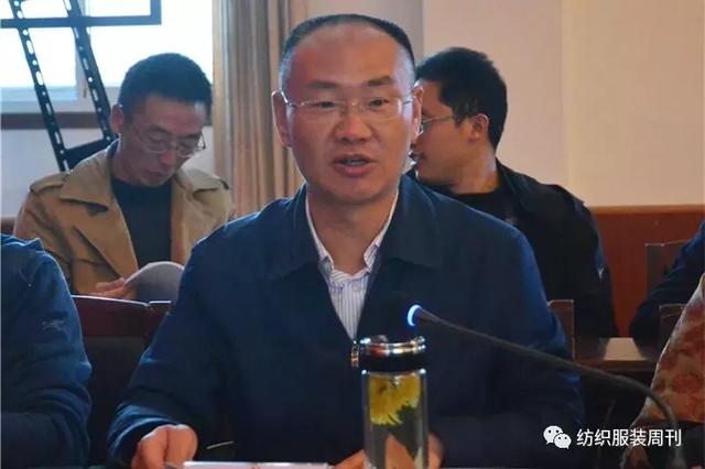 中共甘孜州委常委,色达县委书记何飚在捐赠仪式上说,色达位于川青交界