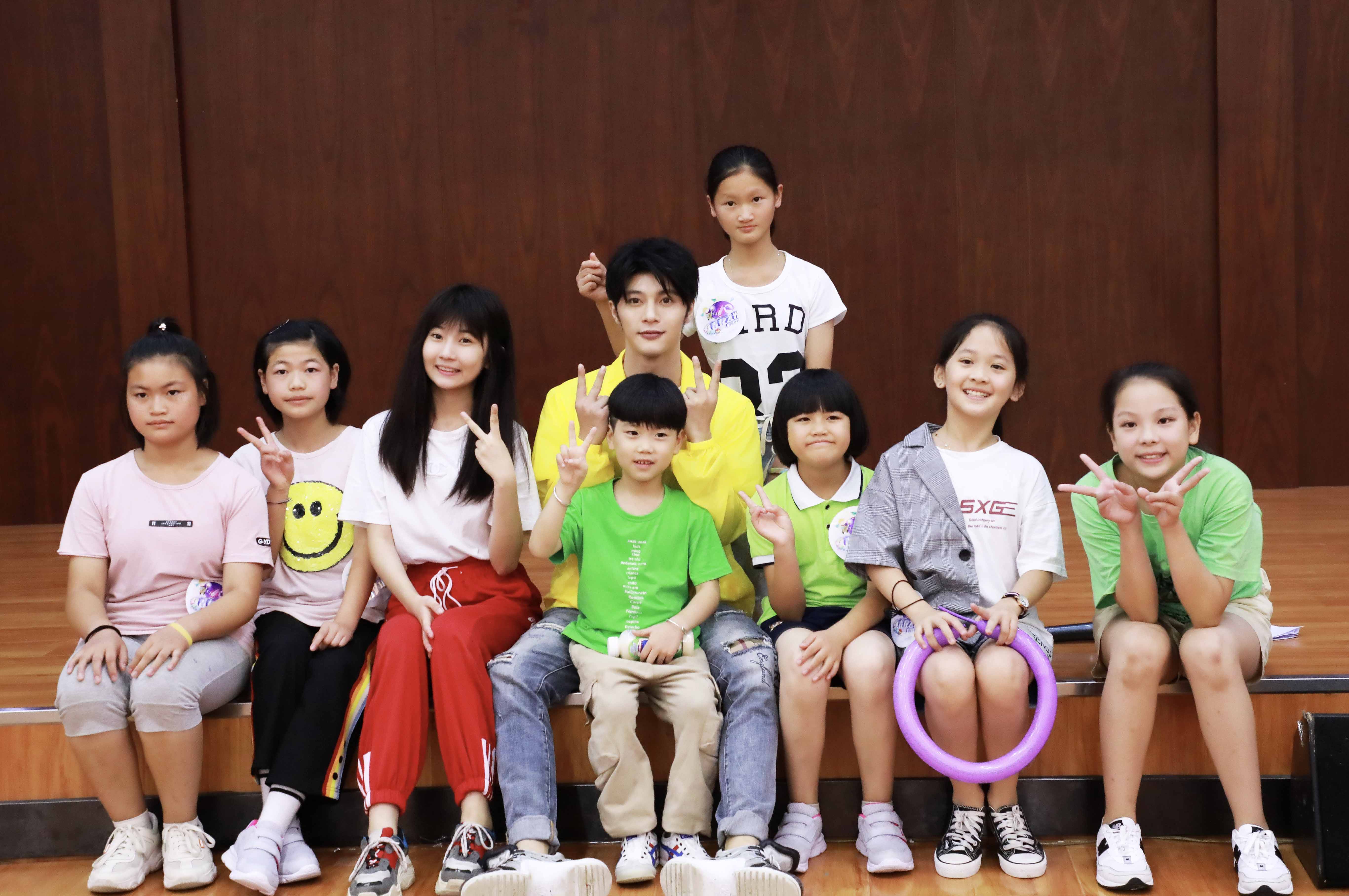 李俊辰搭档杨洋江疏影出演全职高手开启荣耀征途