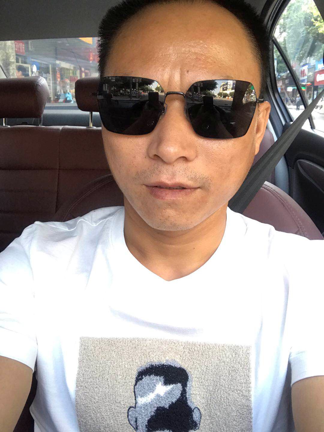 对本期嘉宾有意向的,可以添加红娘微信联系红娘为你牵线搭桥