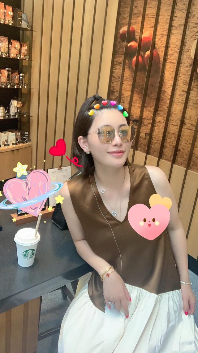 颜骏凌邀请了恩师徐根宝担任证婚人,徐根宝表示,"希望你们婚后不要