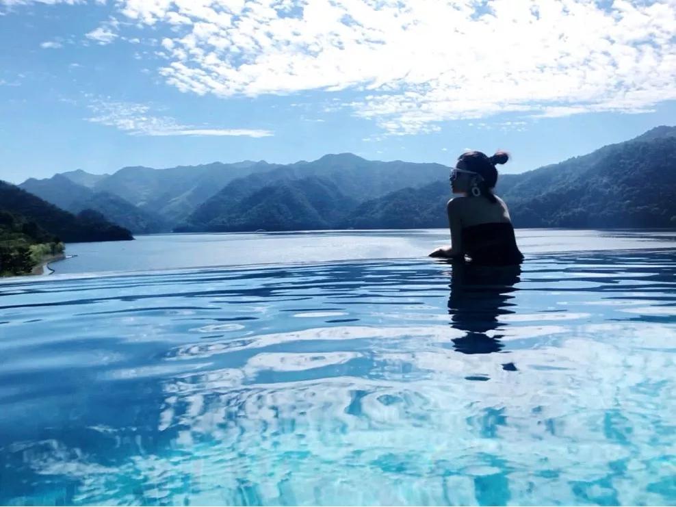 这个夏天,杭州必去的12个高颜值无边泳池!