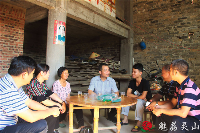 (来源:钦州市灵山县人民政府)  月 日,灵山县委书记曾智到丰塘镇,调研
