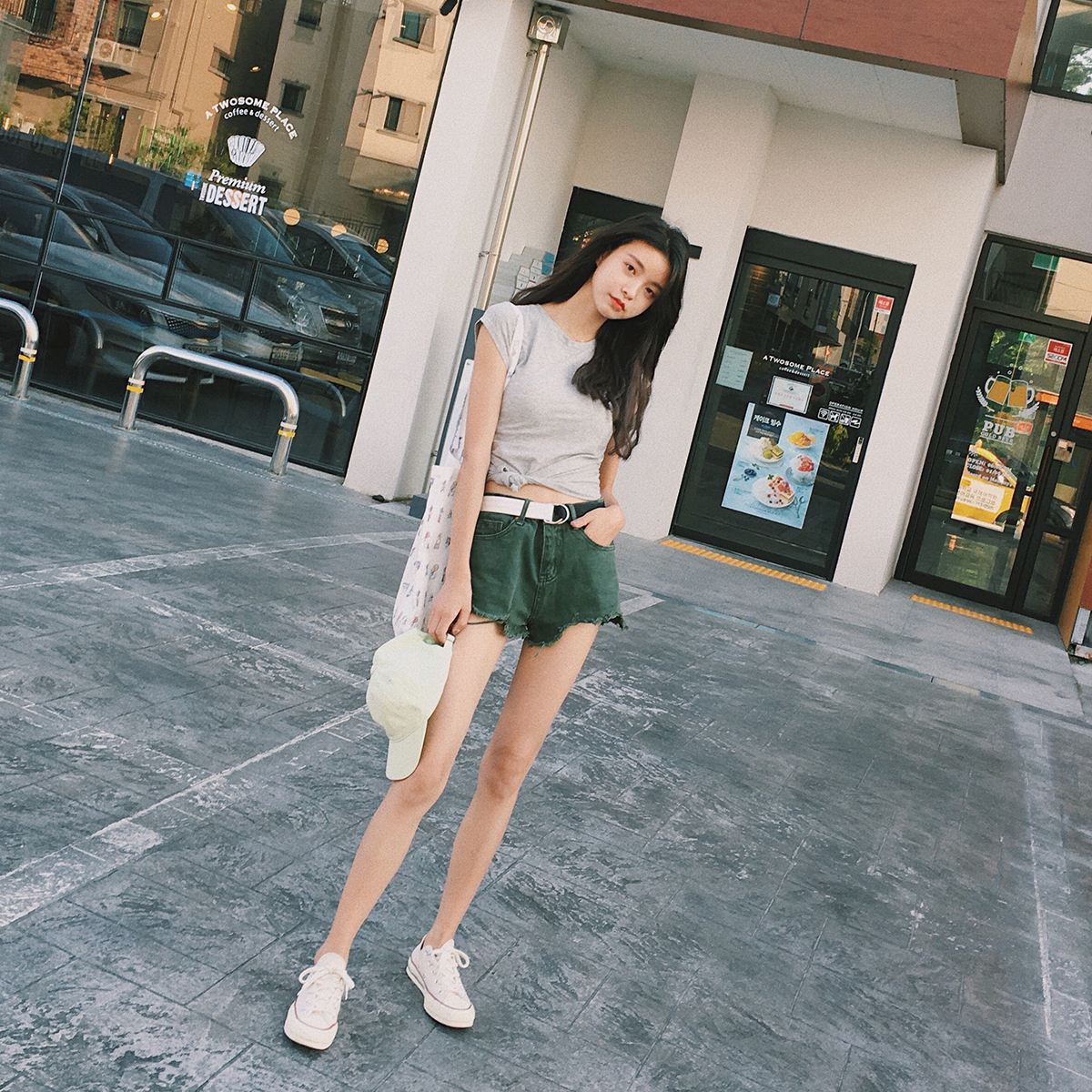 街拍逆天大长腿养成术高腰短裤勾勒出好身材