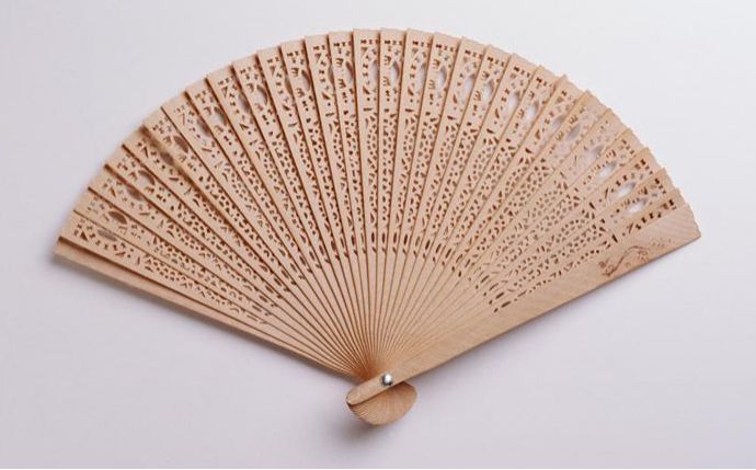 小编最近看书看到了"木扇",好奇长什么样,百度了一