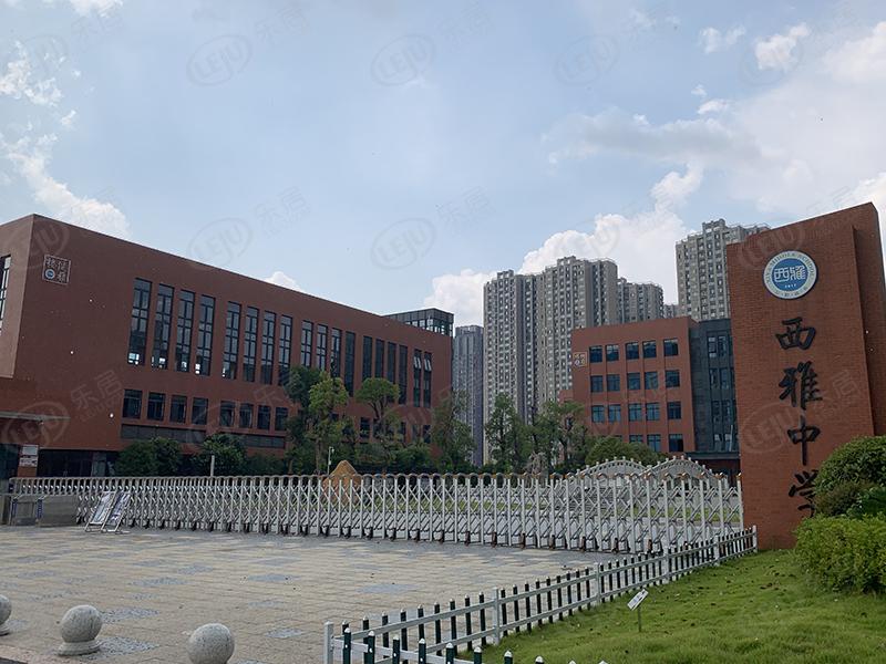 比较关心的学区问题,目前有部分业主已统筹安排在西雅小学,西雅中学