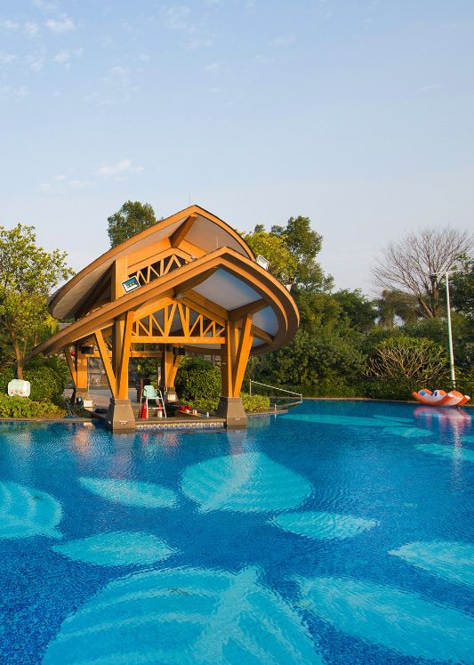 1公里泳道游乐* 私家养生温泉(赠送1池温泉水)* 300亩湿地公园,生态