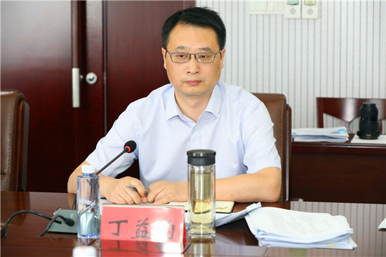 阜宁县委常委政法委书记丁政万到阜宁法院调研指导工作