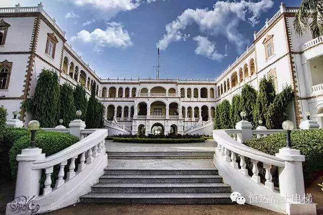 (上图:南苏丹总统府)(上图:泰国首富"黄金屋")(上图:老挝万象塔銮湖新