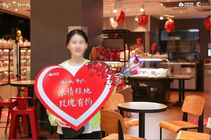 象征爱情和浪漫的玫瑰花写字楼,客户单位,业主家中…陆续抵达派送地点