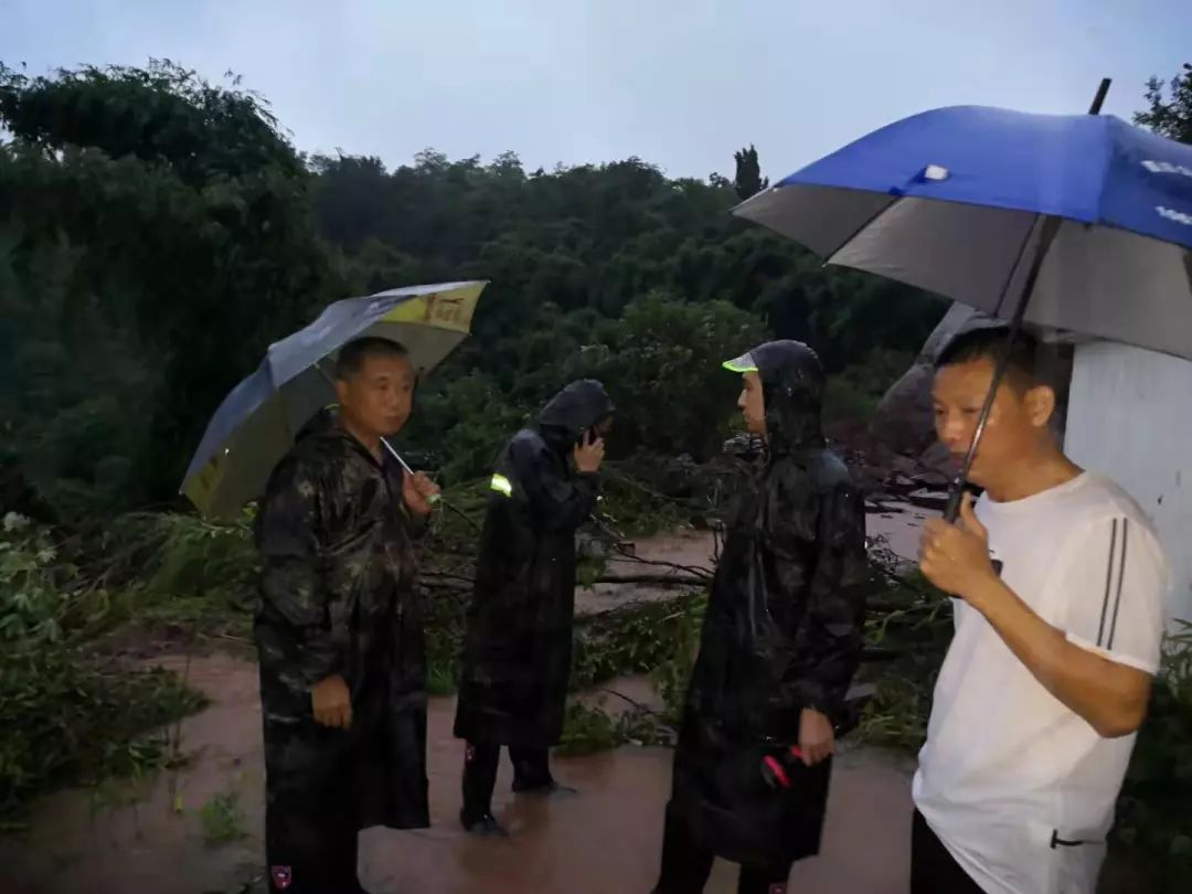 暴雨下的井研一切可好