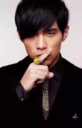 娱乐圈里的明星为什么偏爱蜜蜡,有什么好处吗?