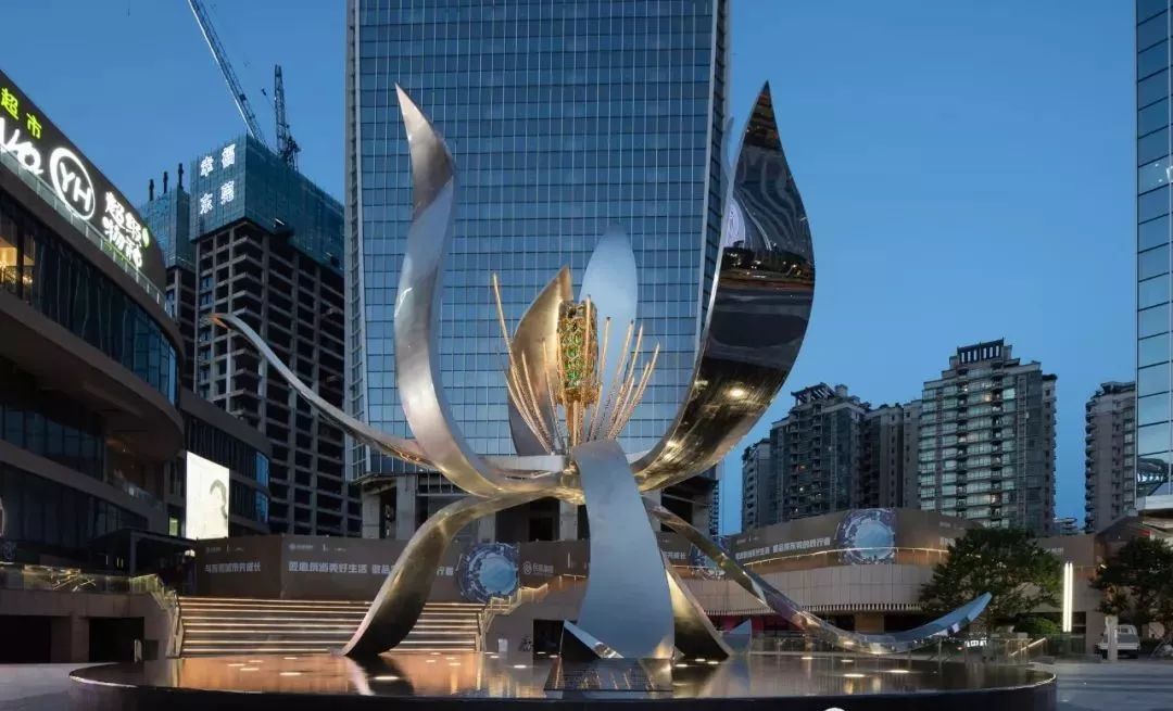 东莞国贸中心树立城市光地标