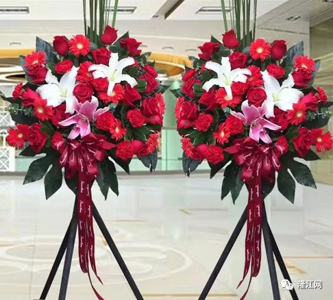 讲台花拜佛花篮