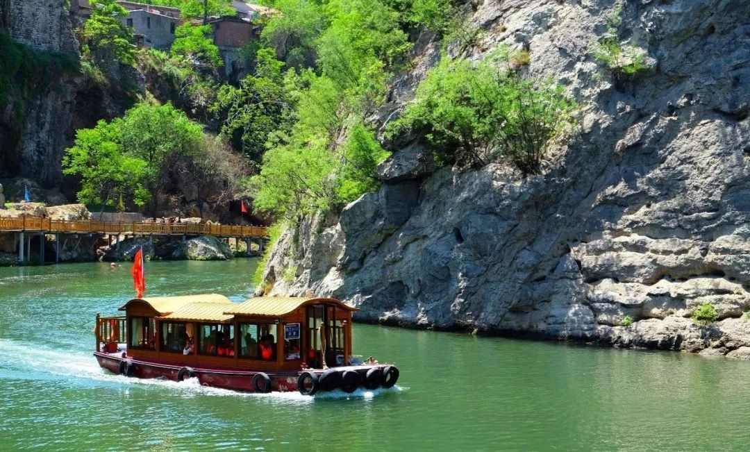 娘子关景区还有玻璃栈道,瀑布,平阳湖,水上人家等景点,俨然一副江南