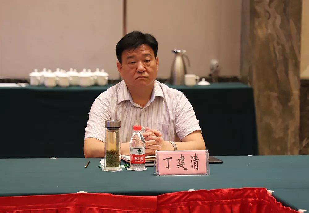 (市教体局局长丁建清参加会议)会上,郸城县县长李全林介绍了郸城教育