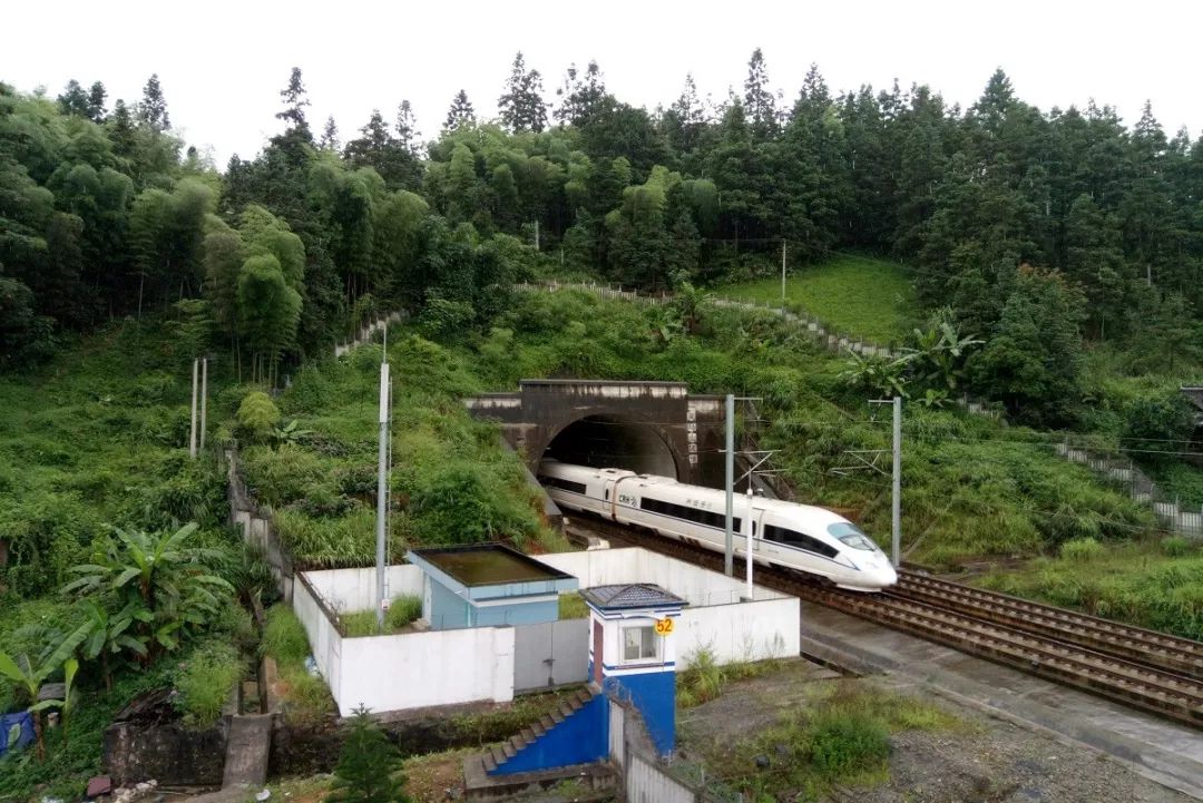 13929米)新建南(宁)-广(州)铁路站前工程ngzq-8标段(五指山隧道,12213