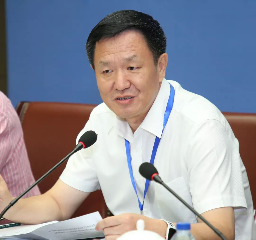 大学选举与人大制度研究中心主任上海市松江区人大常委会主任唐海东