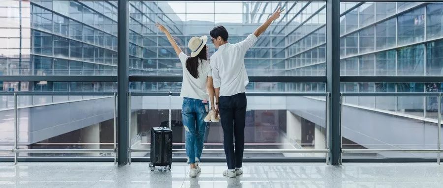 来的男友一个公主抱我正要认同她"爱情算什么"的观点仰头干掉一杯七夕