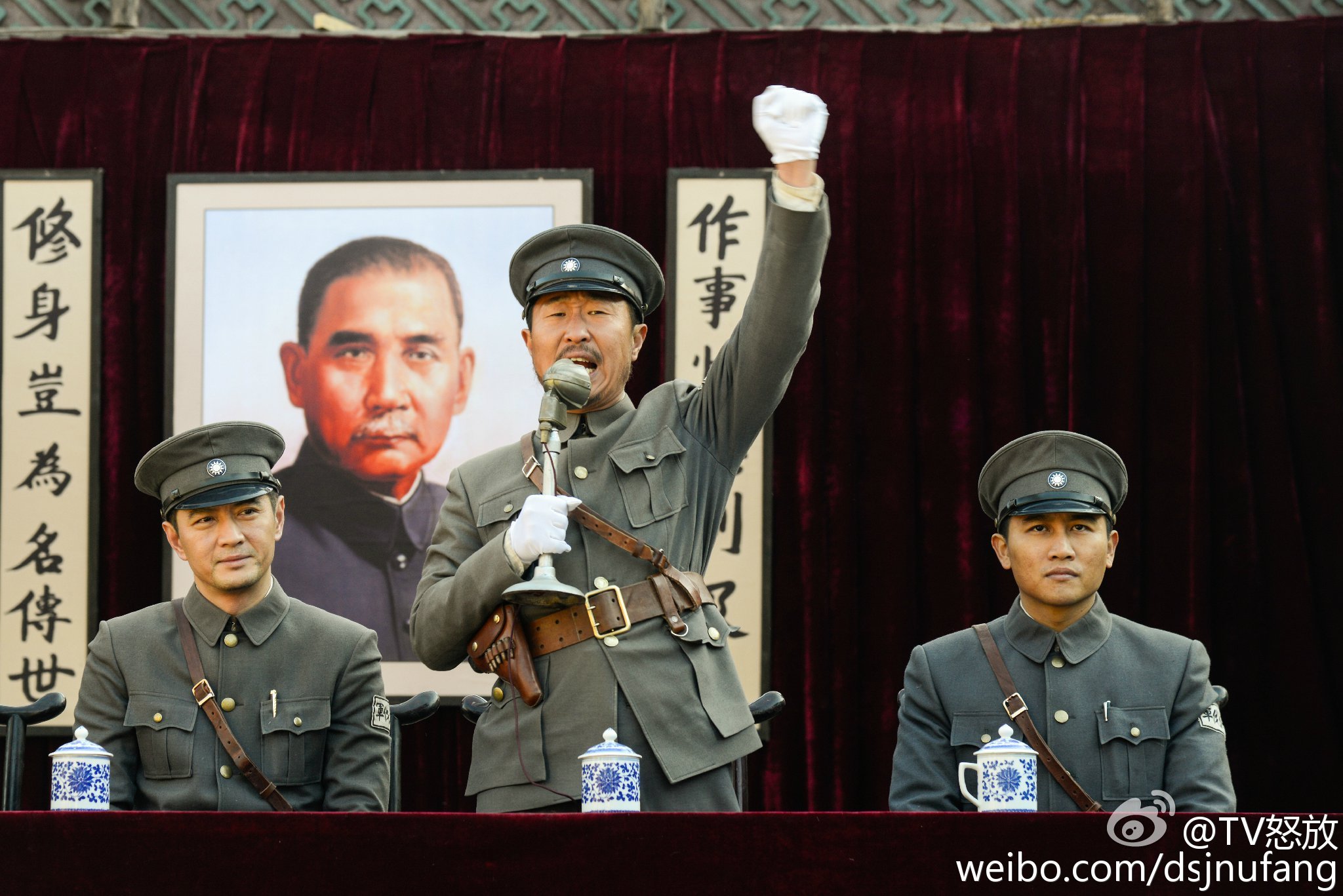 据悉,在《怒放》刚刚开拍之际,演员鸿利就有一场表现内心悔恨万分的戏