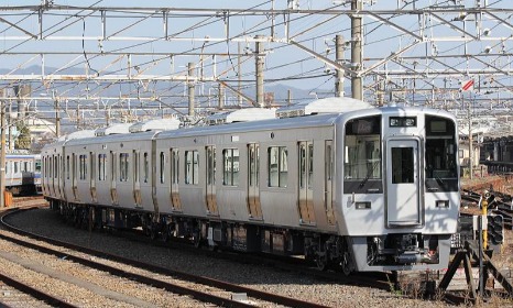在日本已然屡见不鲜,特别是在东京首都圈,银色电车大部分为通勤电车