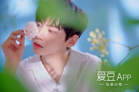 [星闻]姐姐家的沙龙 ukiss李浚荣 xpd李镇赫合流.与韩艺瑟配合