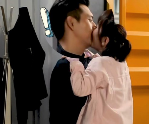 李现和杨紫亲吻照片图片