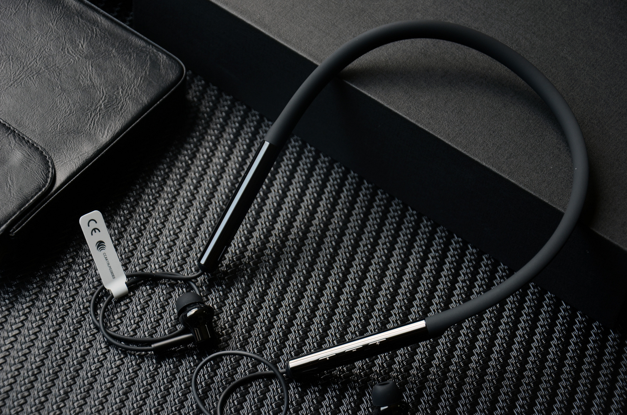 小米新品耳机评测:20小时续航,两挡降噪,磁吸式设计