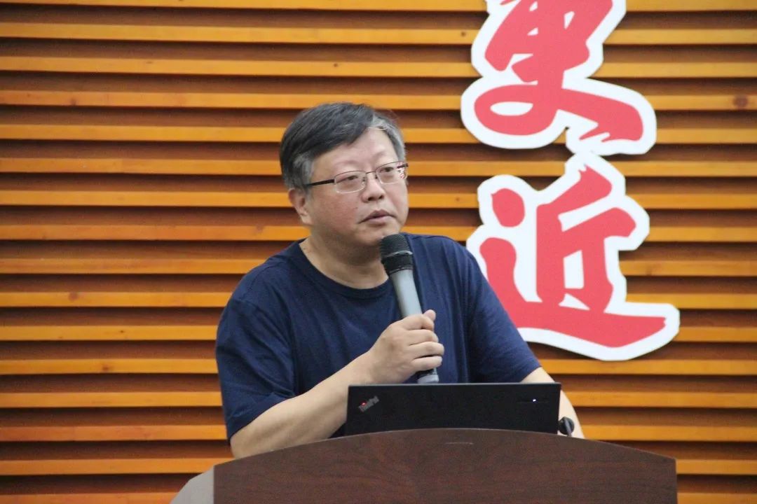 中华书局总编辑顾青,《中华活页文选》杂志社社长,中华书局青少年图书