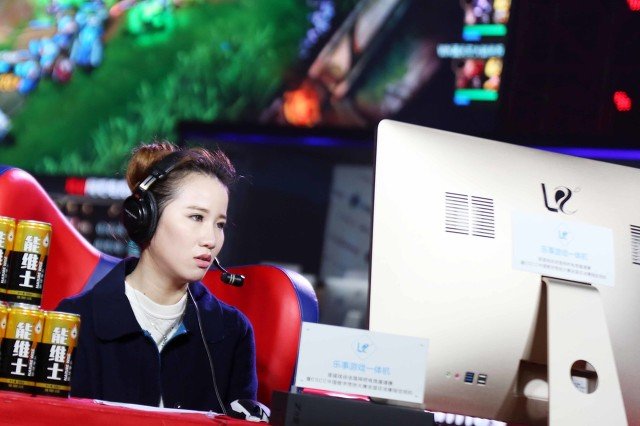 少了他们比赛就像一杯白开水高人气电竞解说员成香饽饽